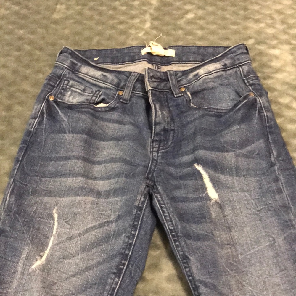 Forever 21 NWOT Distressed Skinny Jean - Picture 3 of 5